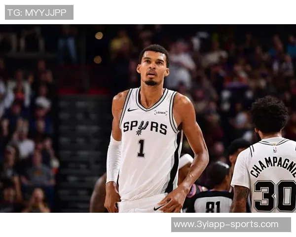 霍里力挺布朗为MVP称没有文班亚马马刺依然能赢球